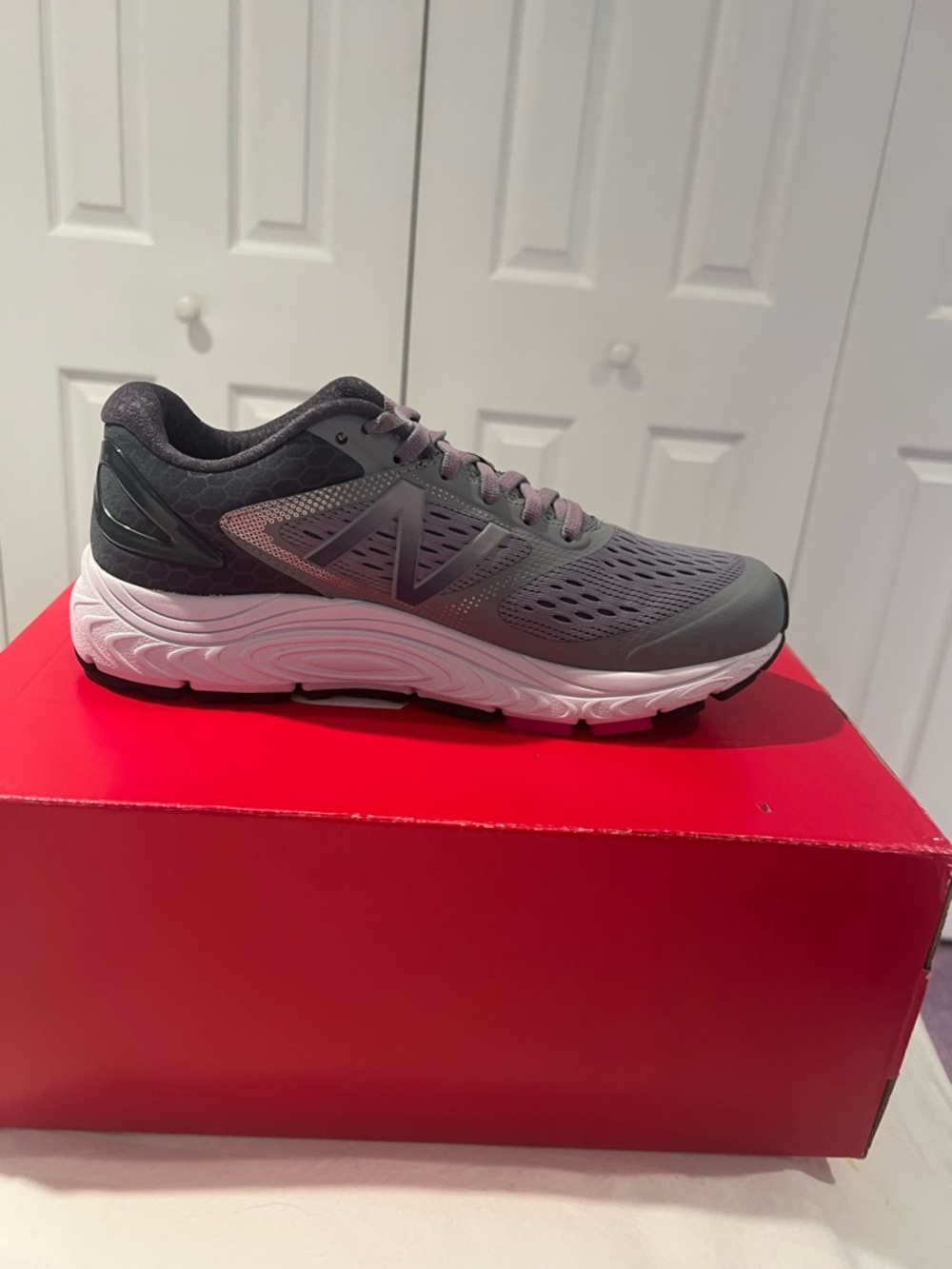 NWT New Balance Women’s 840 V4 Running Shoes - Picture 5 of 7